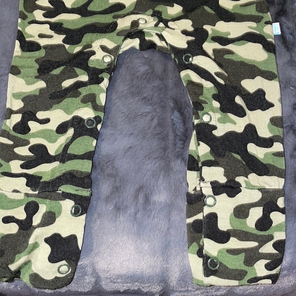 2T EUC Posh Peanut Cadet Camouflage Ruffle Butt Cap Sleeve Romper - Picture 7 of 10